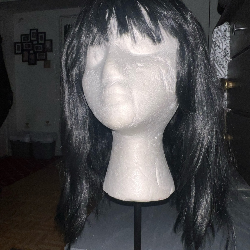 Women’s black wavy wig